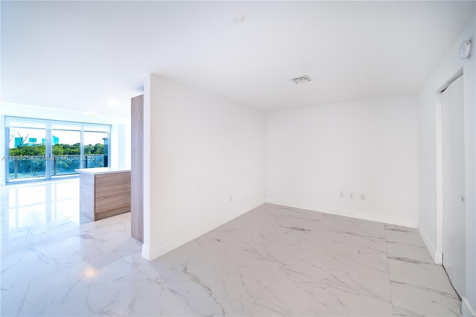 16385 Biscayne Blvd 417 photo 5