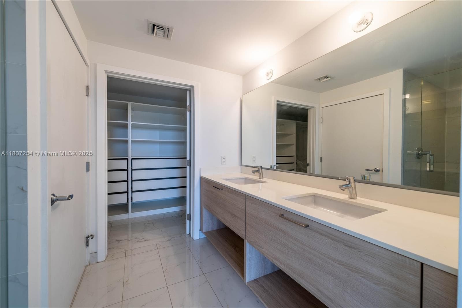 16385 Biscayne Blvd 417 photo 24