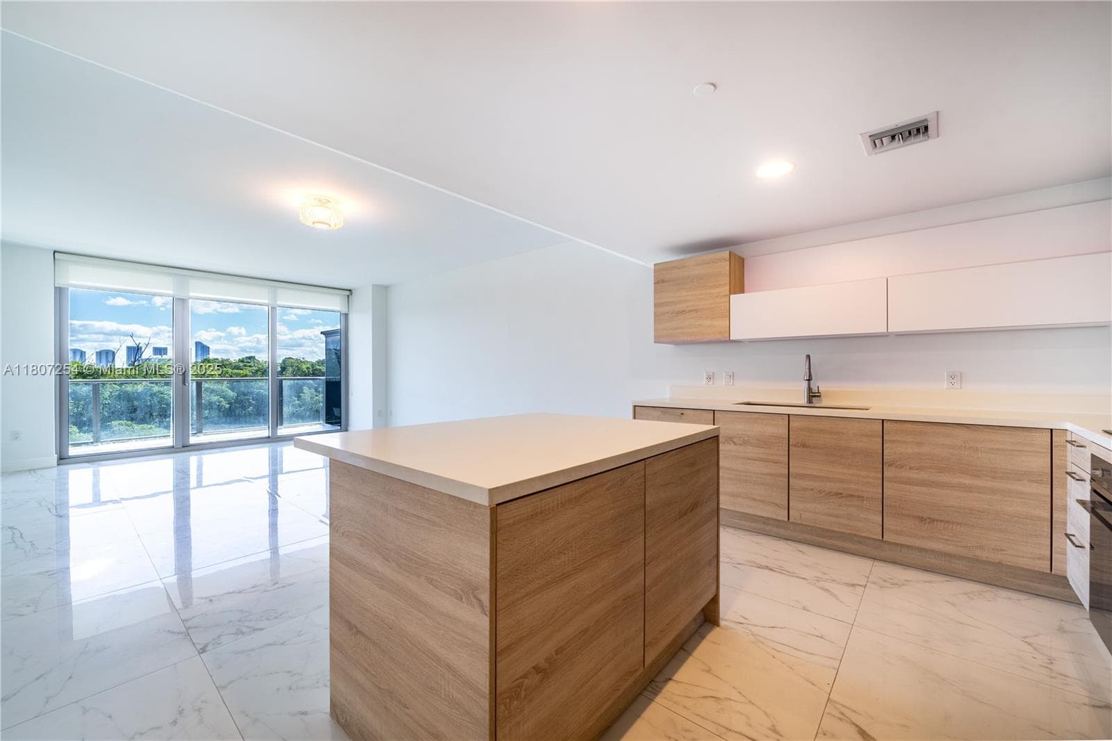 16385 Biscayne Blvd 417 photo 14