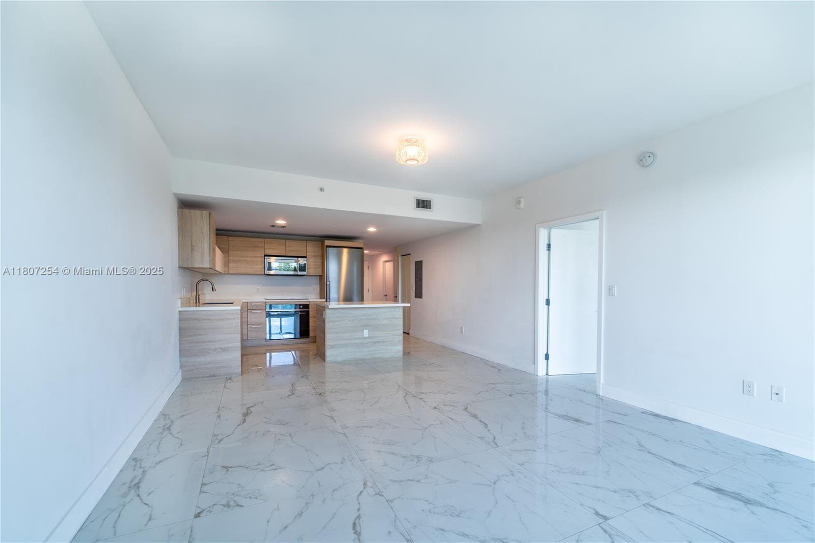 16385 Biscayne Blvd 417 photo 19