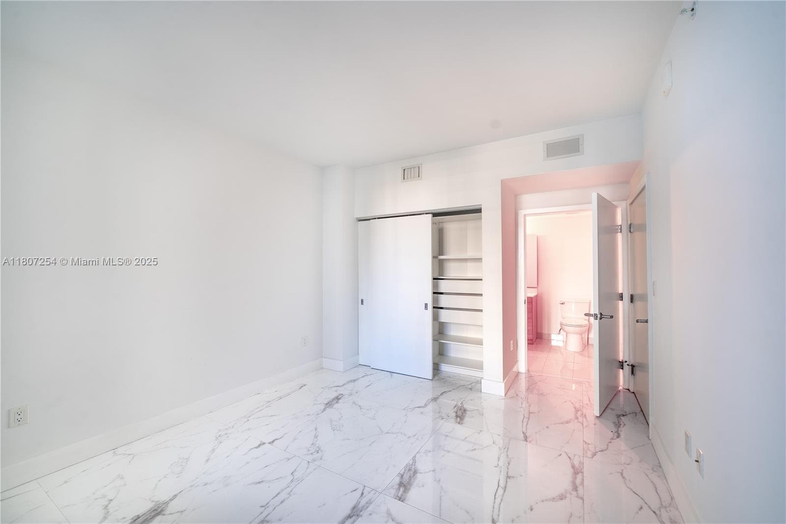16385 Biscayne Blvd 417 photo 8
