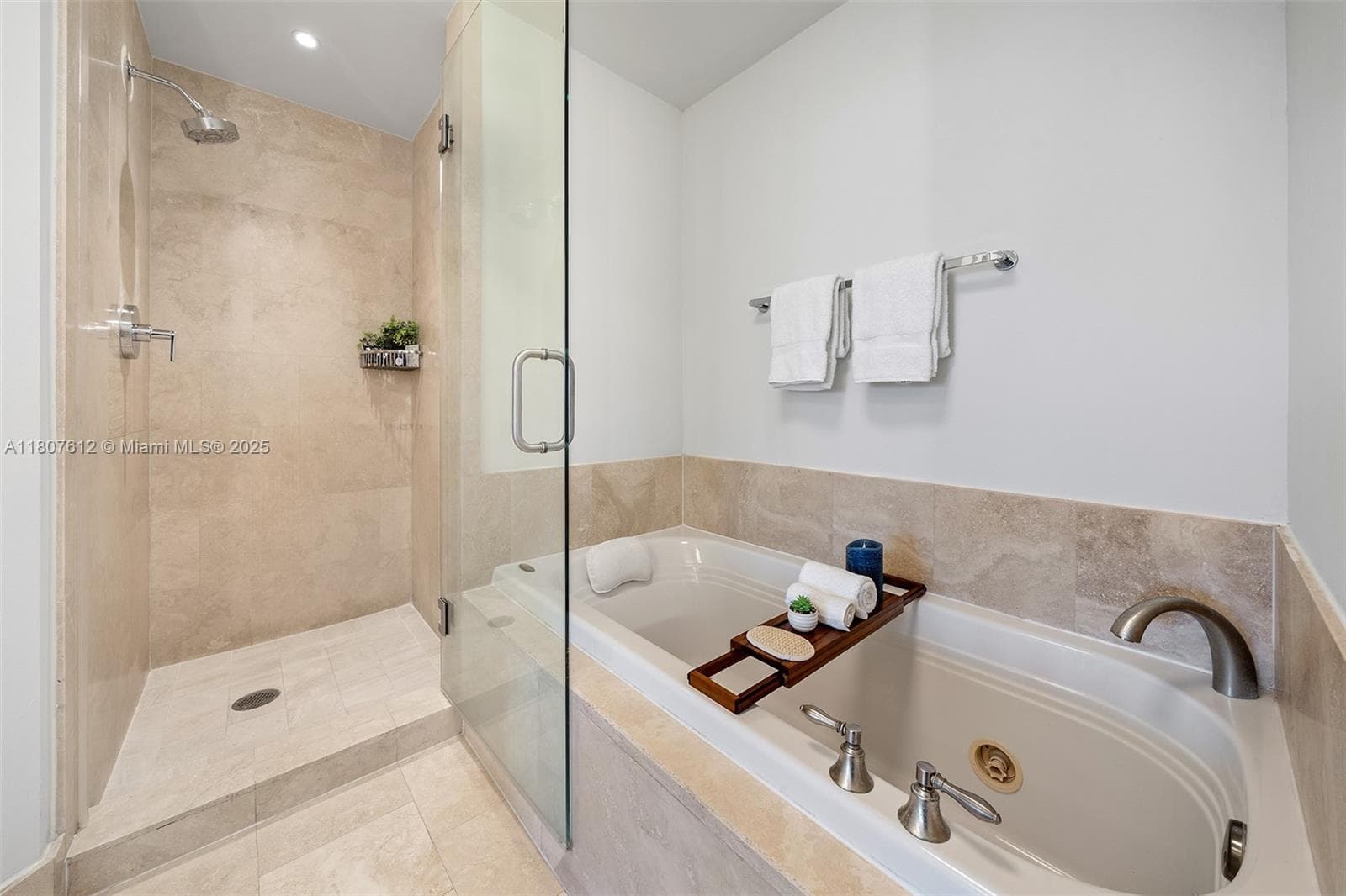 4401 Collins Ave 3505 photo 19