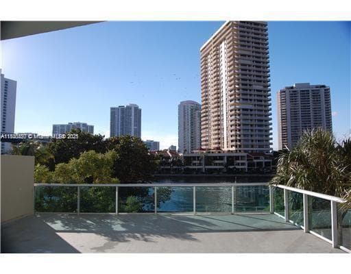 19390 Collins Ave 217 photo 4