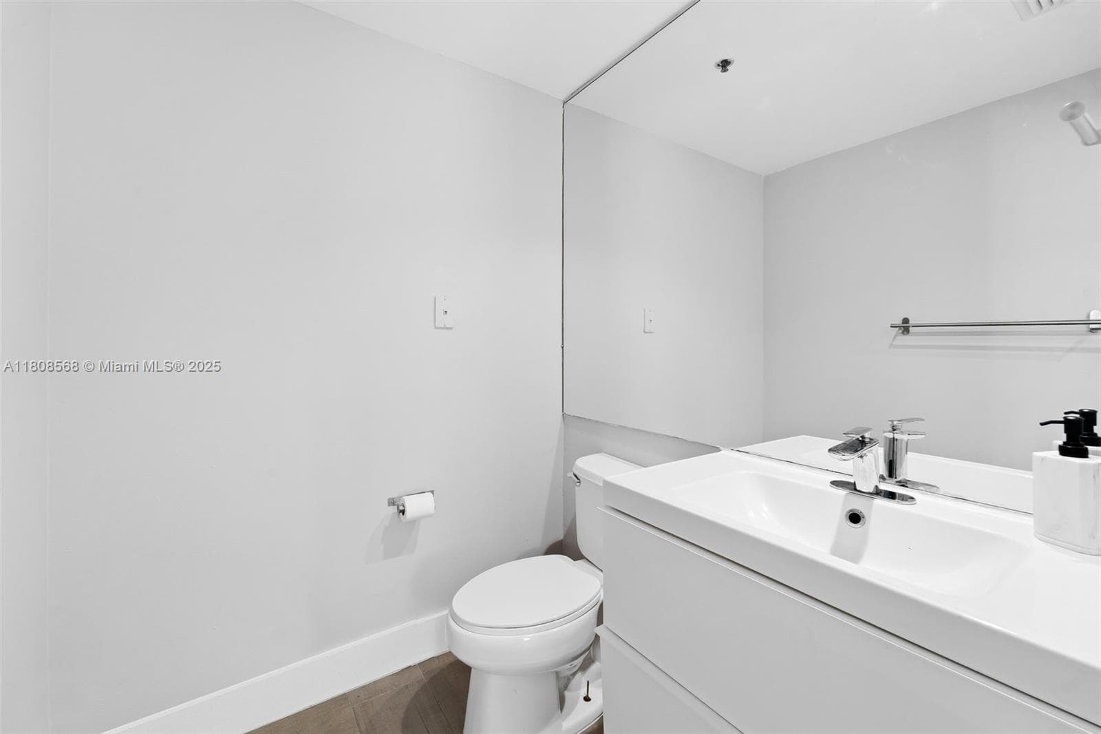3245 NE 184th St 13402 photo 12