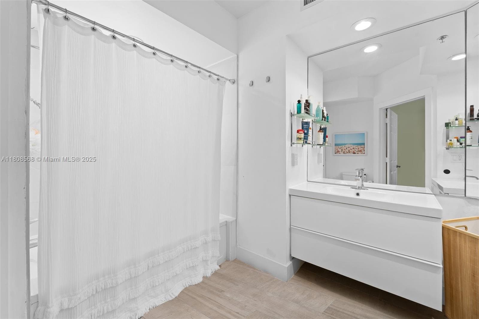 3245 NE 184th St 13402 photo 20