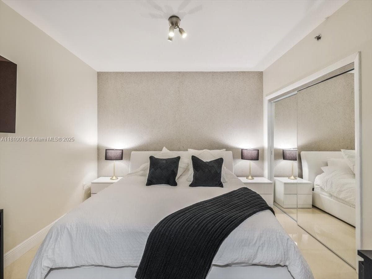 1830 Ocean Dr 5009 photo 23