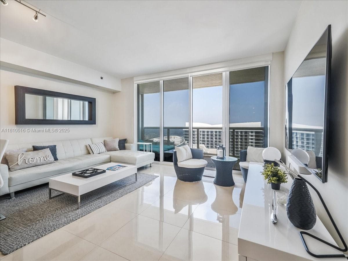 1830 Ocean Dr 5009 photo 6