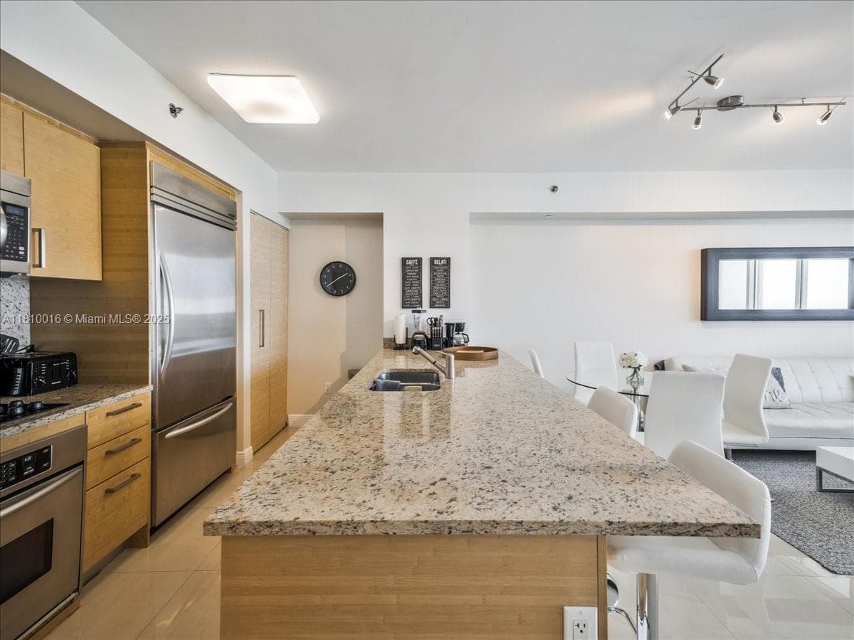 1830 Ocean Dr 5009 photo 17