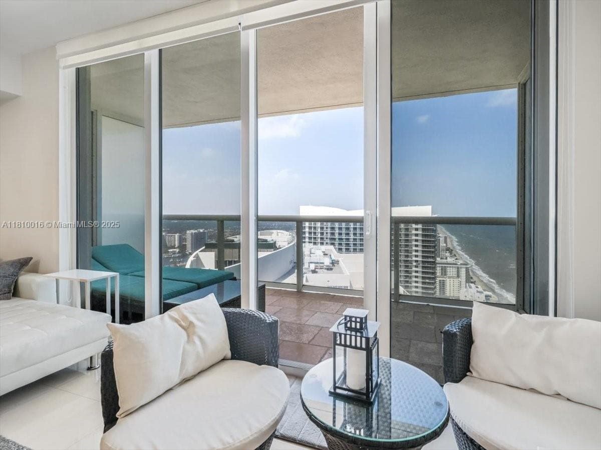 1830 Ocean Dr 3