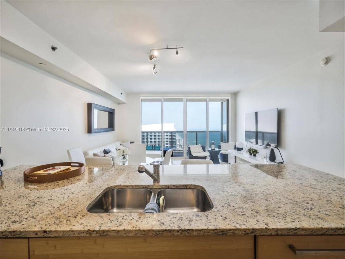1830 Ocean Dr 5009 photo 20