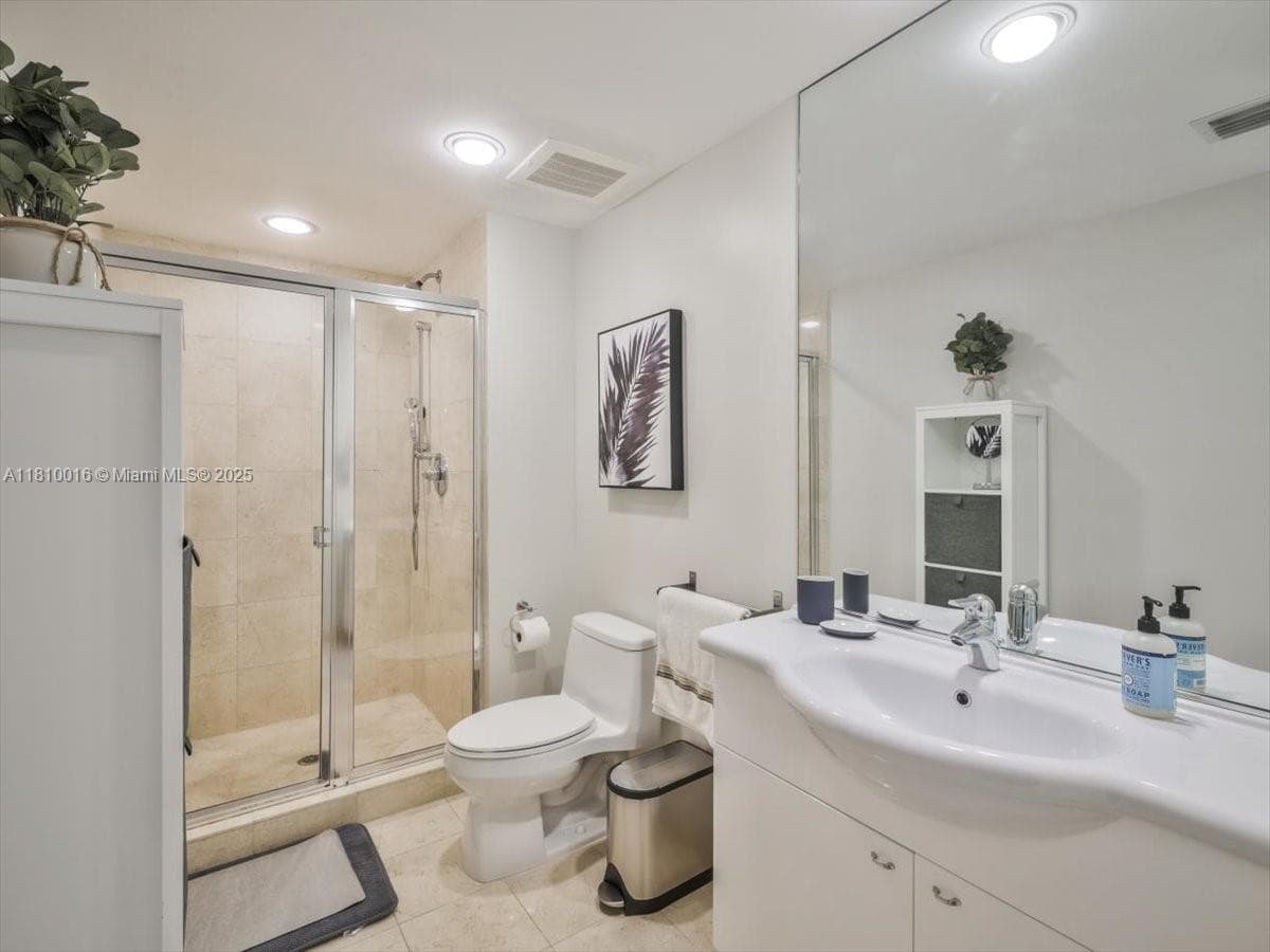 1830 Ocean Dr 5009 photo 11