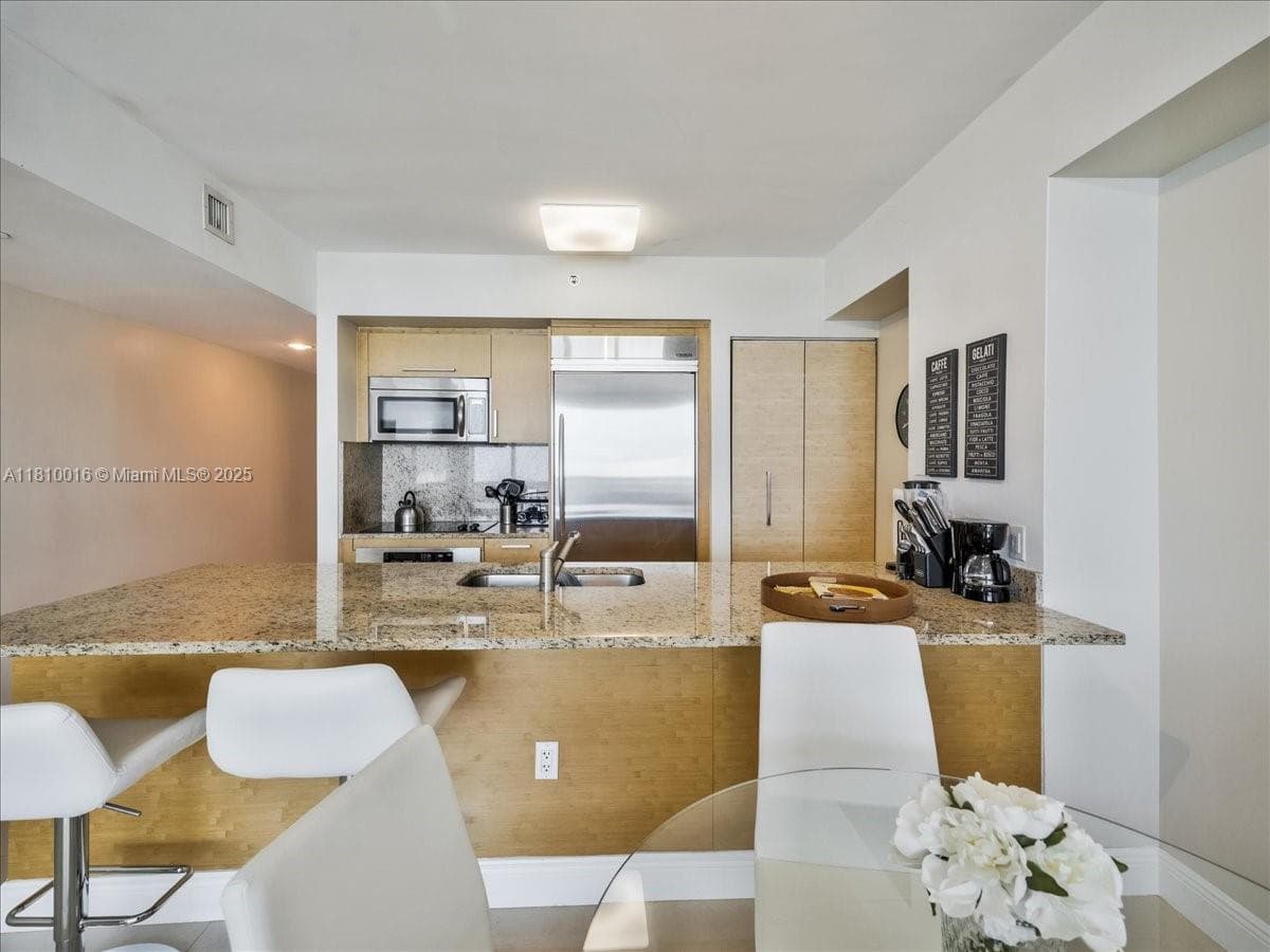 1830 Ocean Dr 5009 photo 19