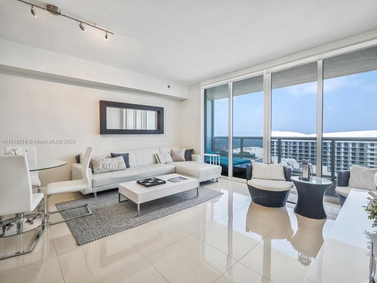 1830 Ocean Dr 4