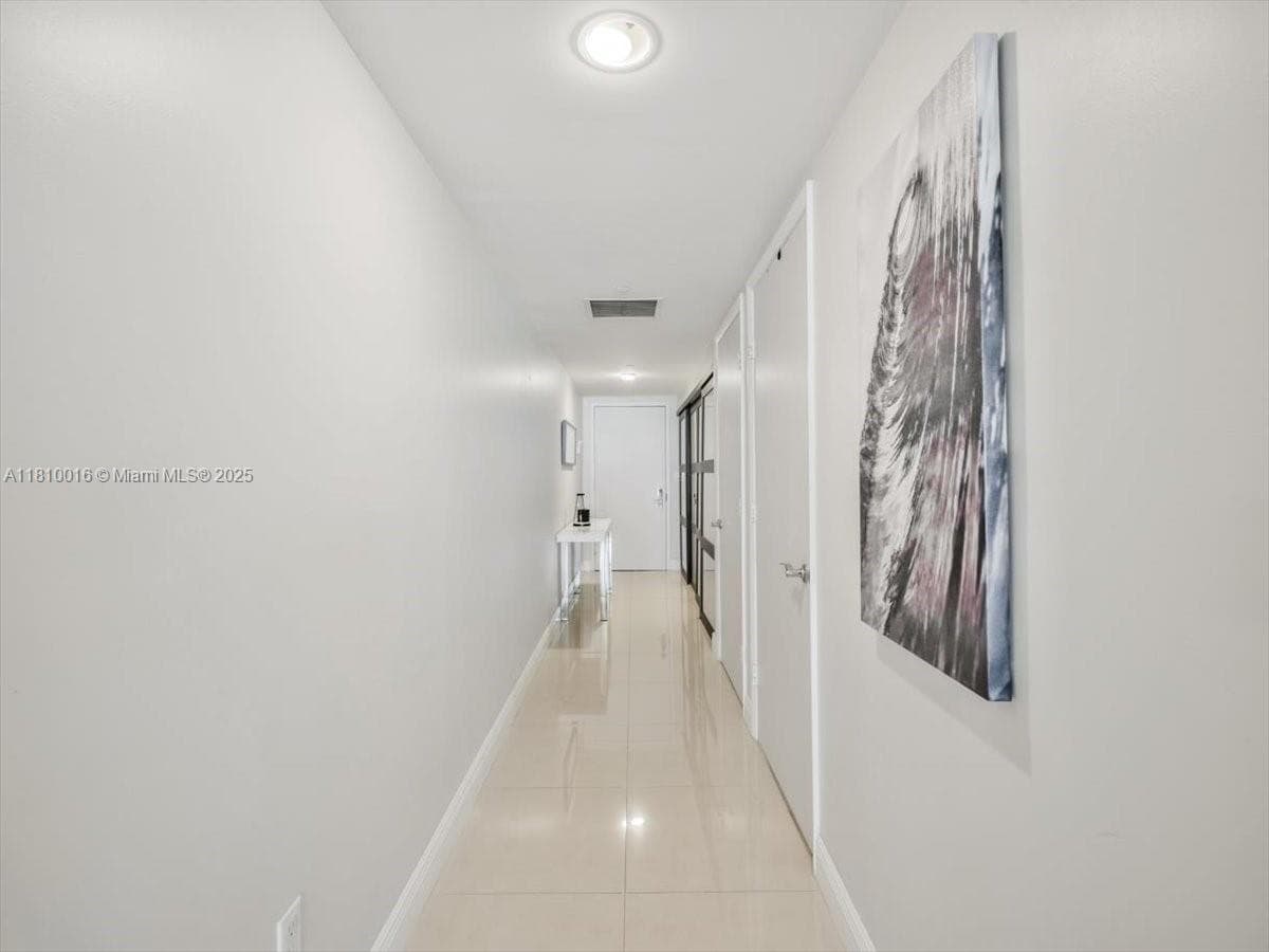 1830 Ocean Dr 5009 photo 8