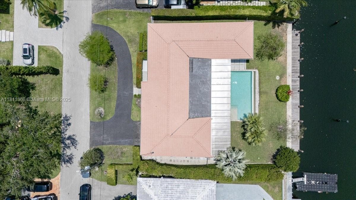1140 San Pedro Ave 5