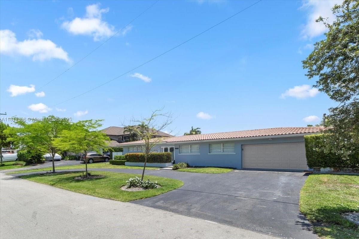 1140 San Pedro Ave photo 8