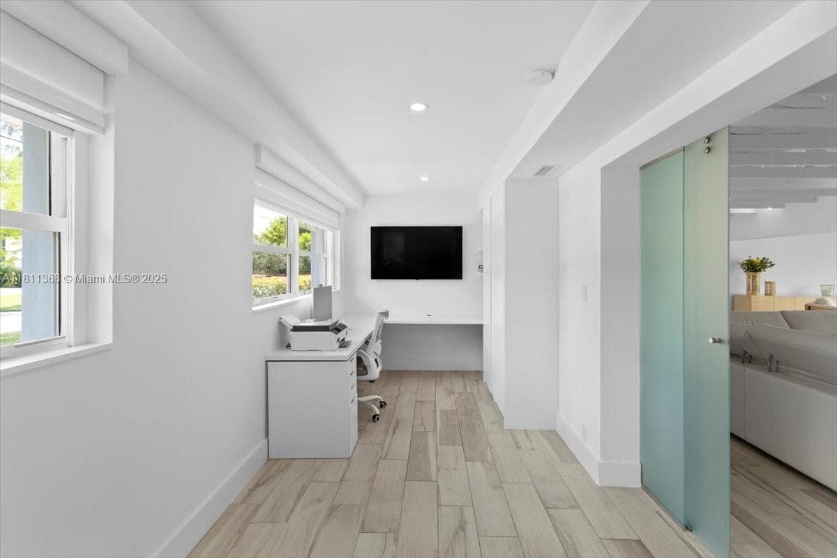 1140 San Pedro Ave photo 21