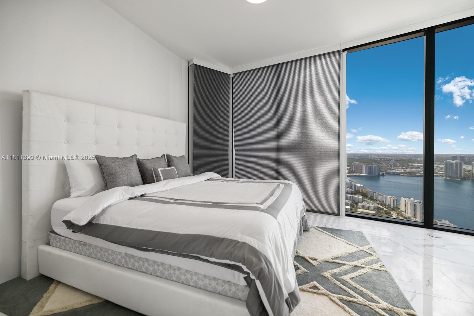 18555 Collins Ave 4603 photo 24