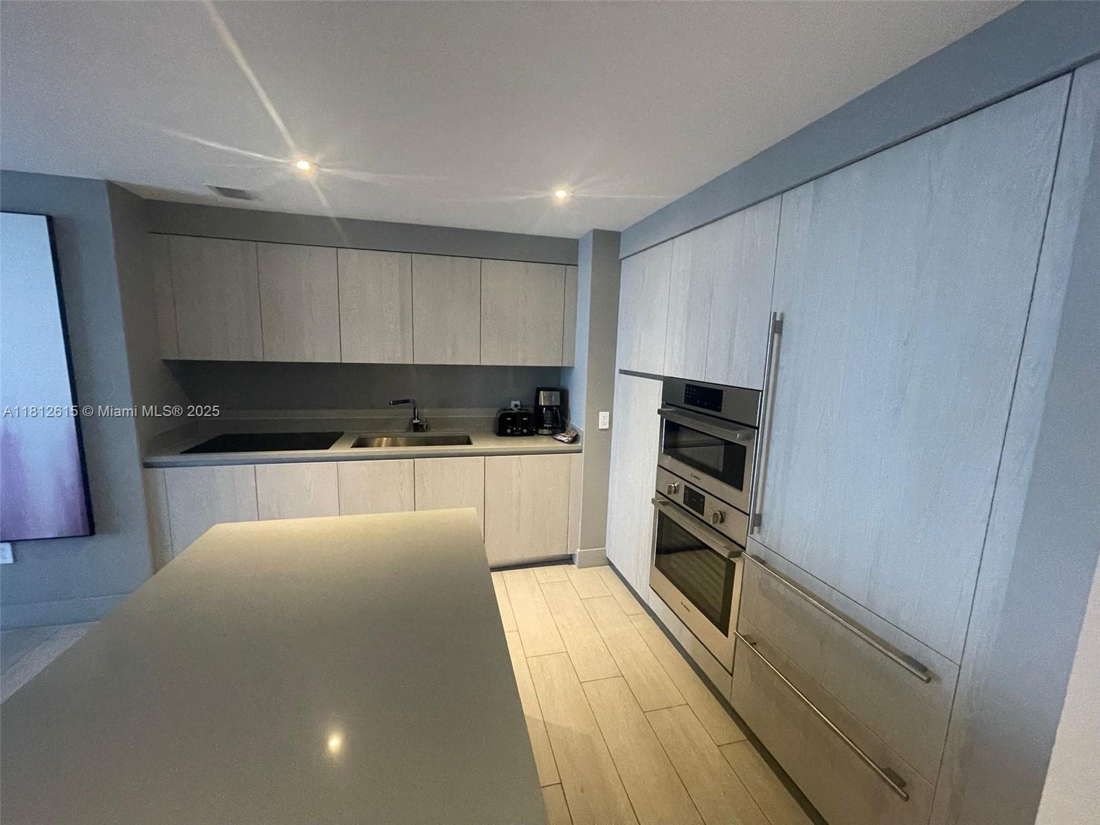4010 Ocean Dr R1705 photo 6