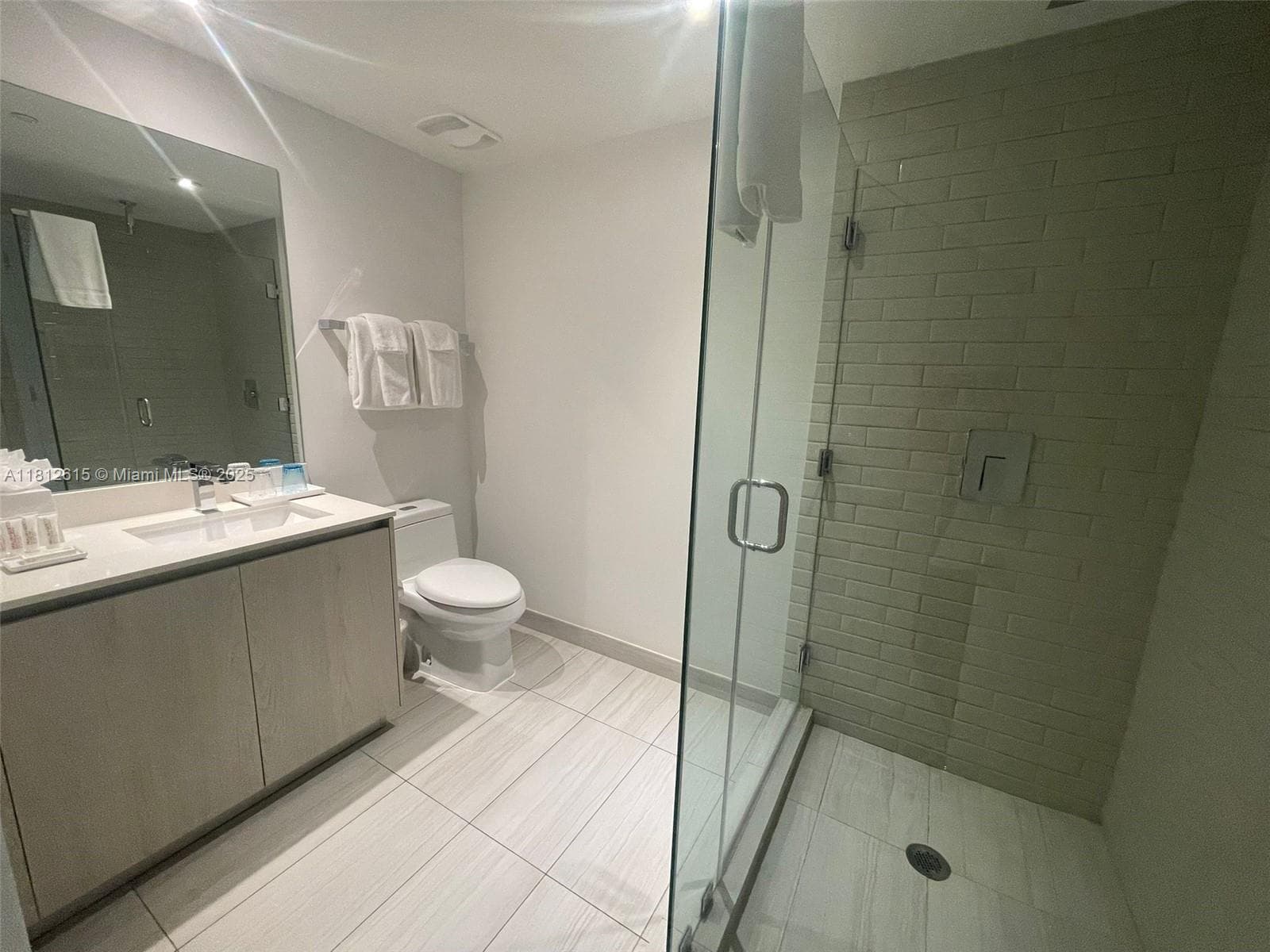 4010 Ocean Dr R1705 photo 13