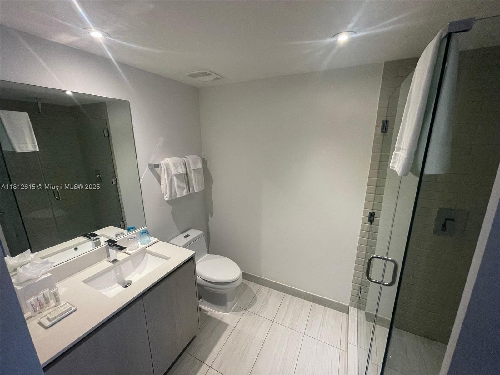 4010 Ocean Dr R1705 photo 14