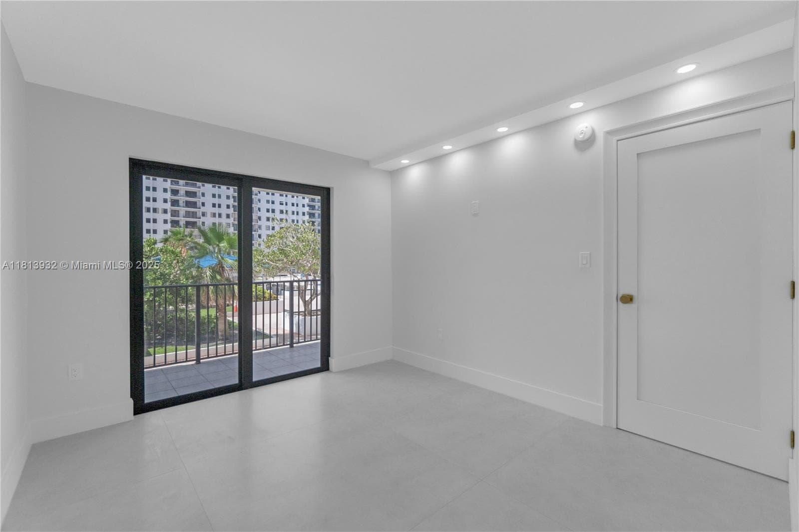 1201 Ocean Dr 507S photo 23