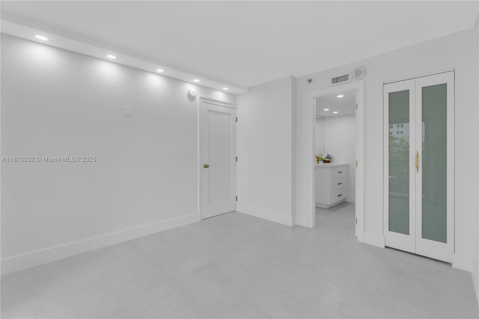 1201 Ocean Dr 507S photo 24