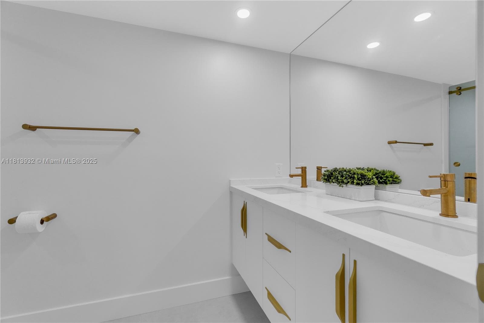 1201 Ocean Dr 507S photo 10