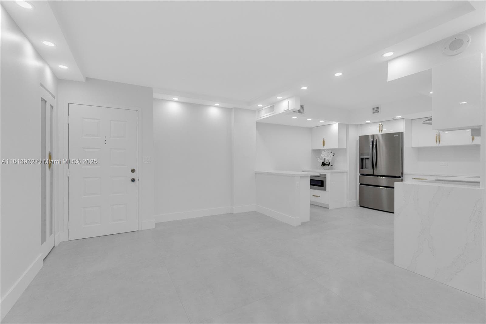 1201 Ocean Dr 507S photo 8