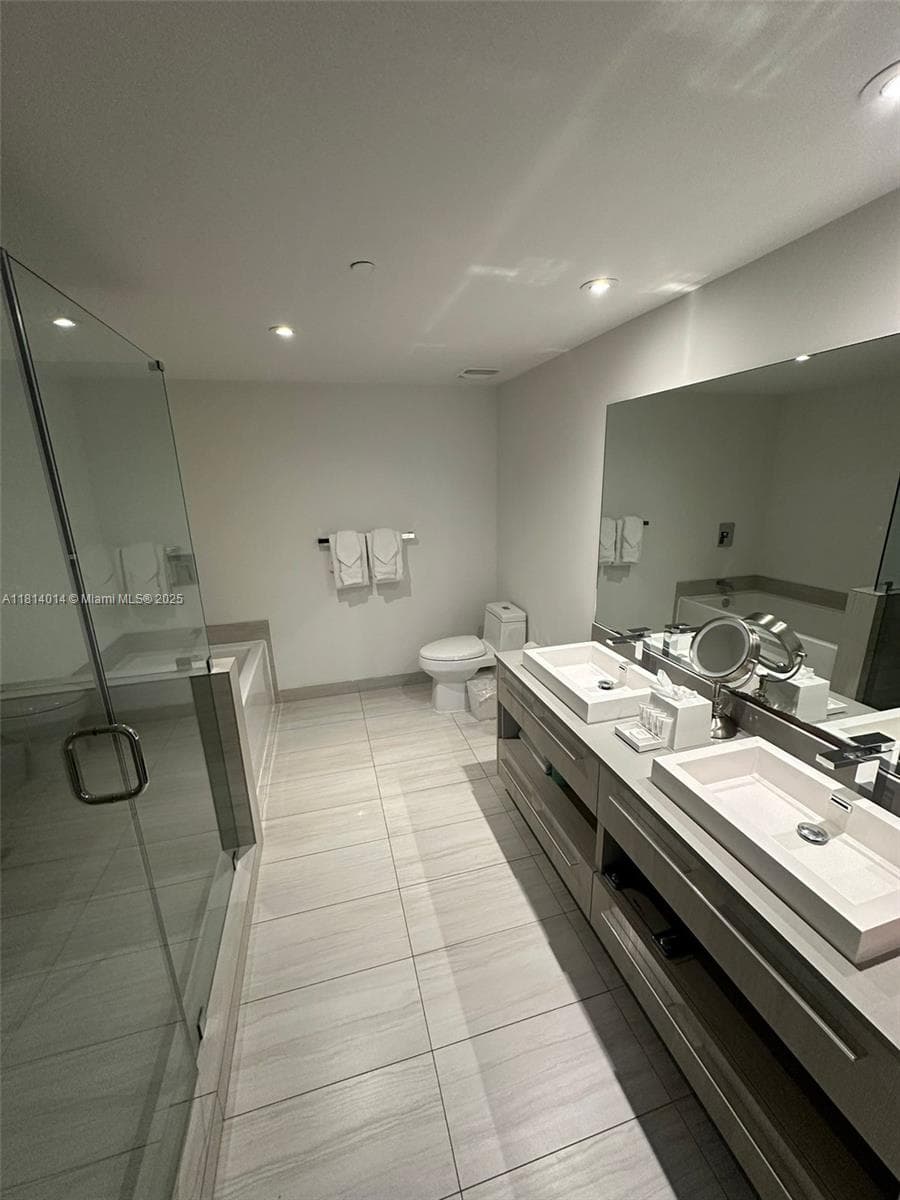 4010 Ocean Dr R1707 photo 6