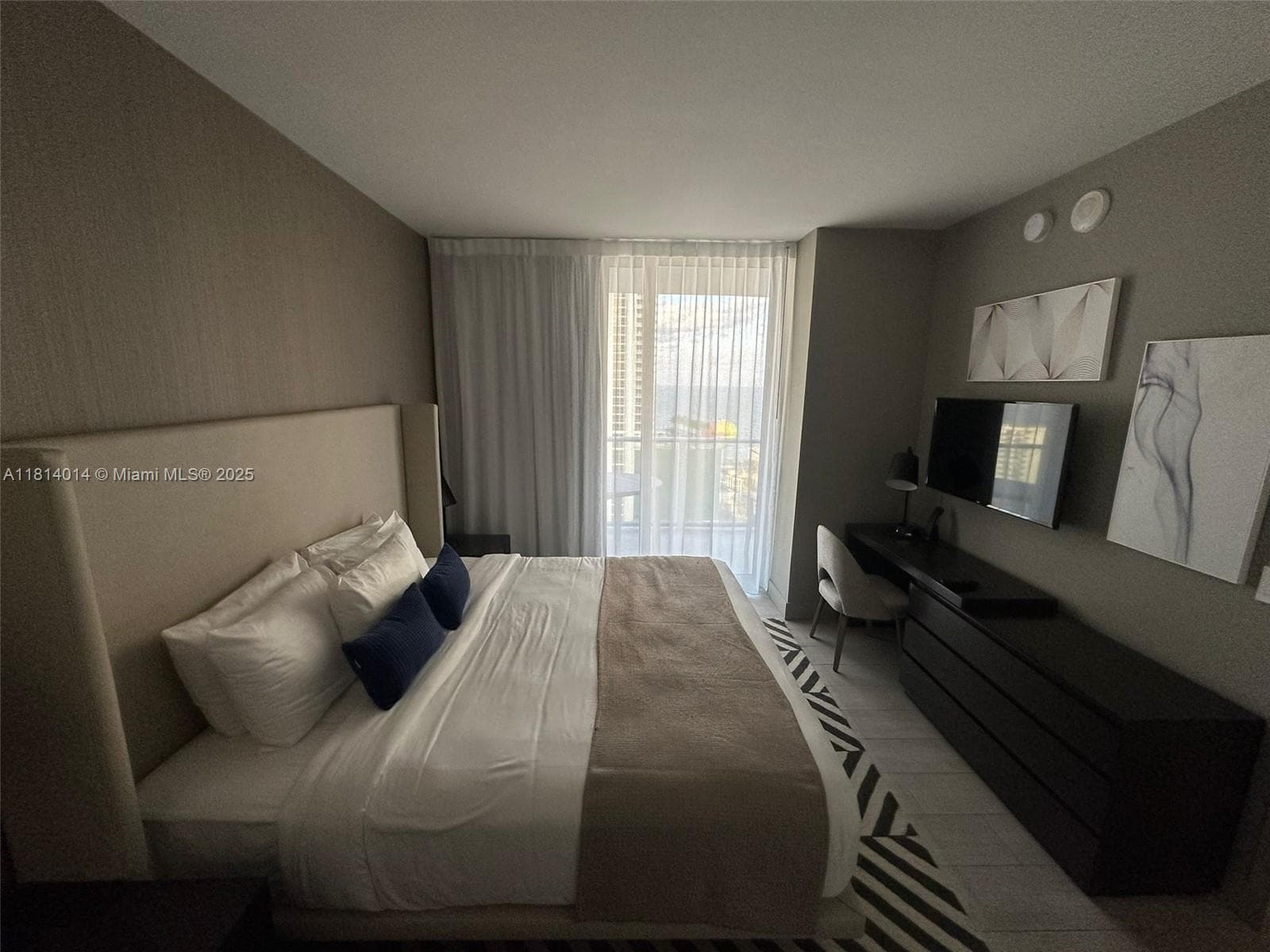 4010 Ocean Dr R1707 photo 7