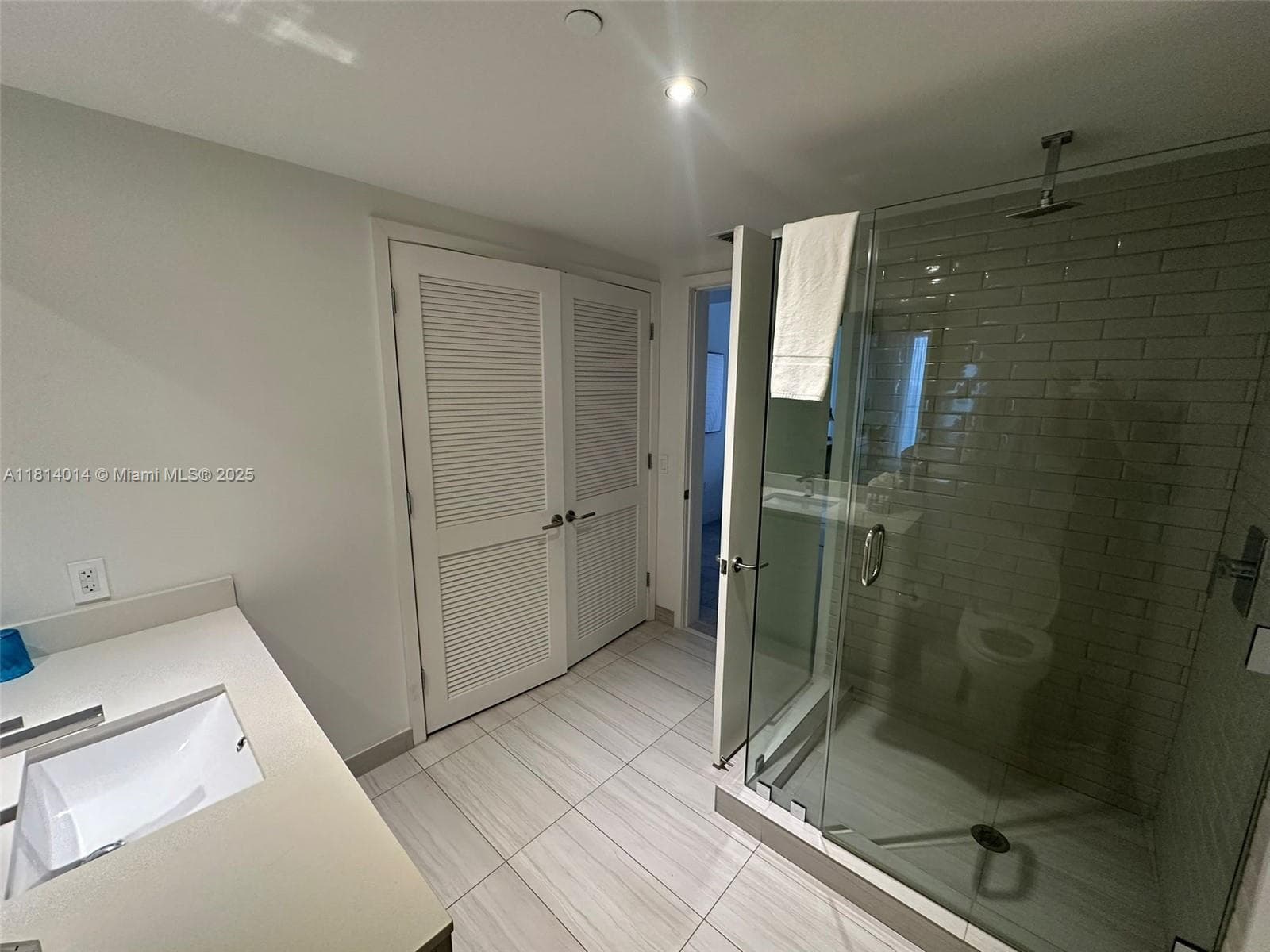 4010 Ocean Dr R1707 photo 9