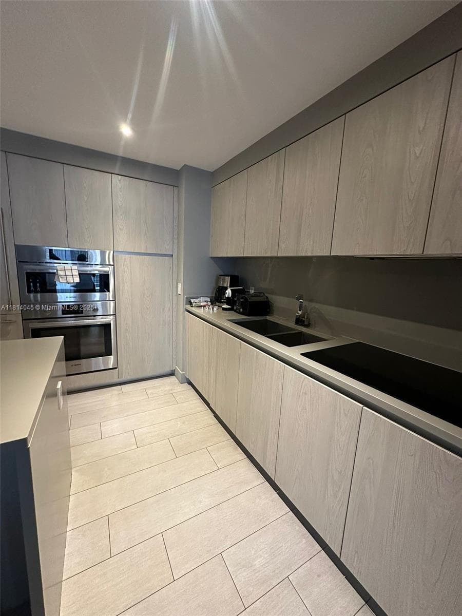 4010 Ocean Dr 5