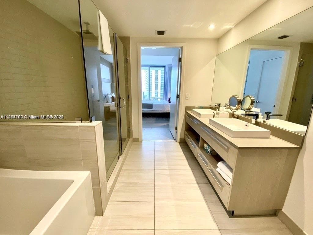 4010 Ocean Dr R1905 photo 16