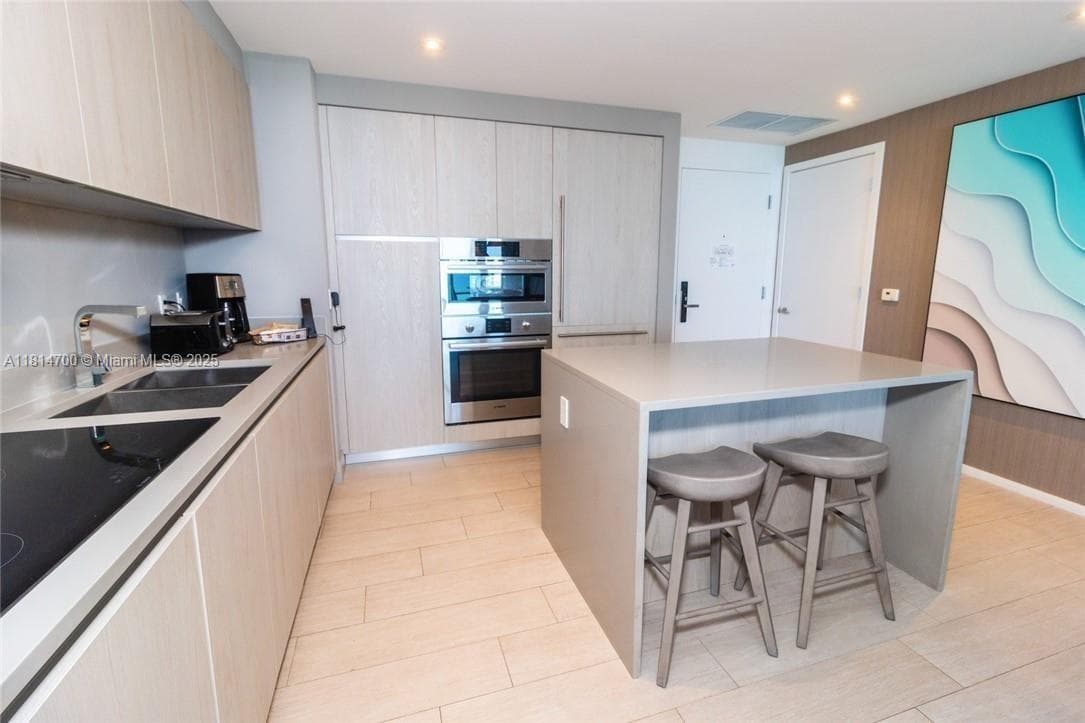 4010 Ocean Dr 4
