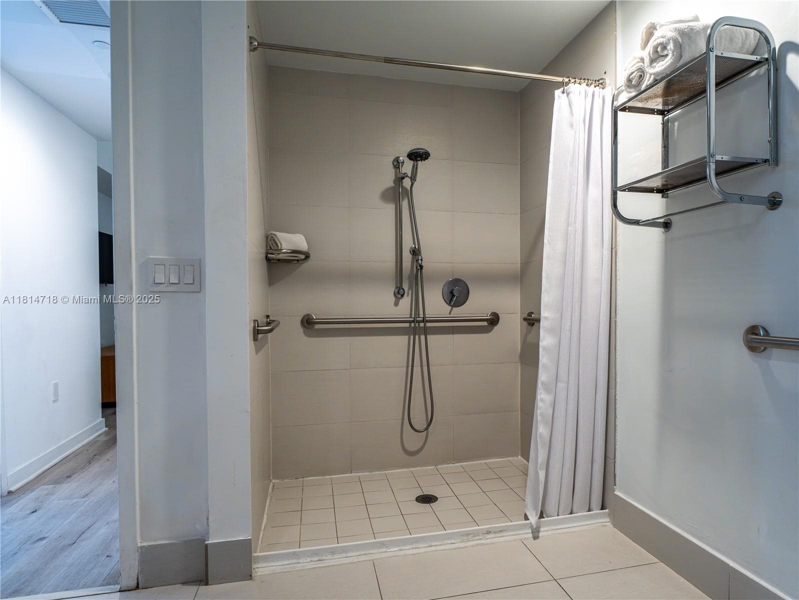 2602 Hallandale Beach Blvd R2004 photo 9