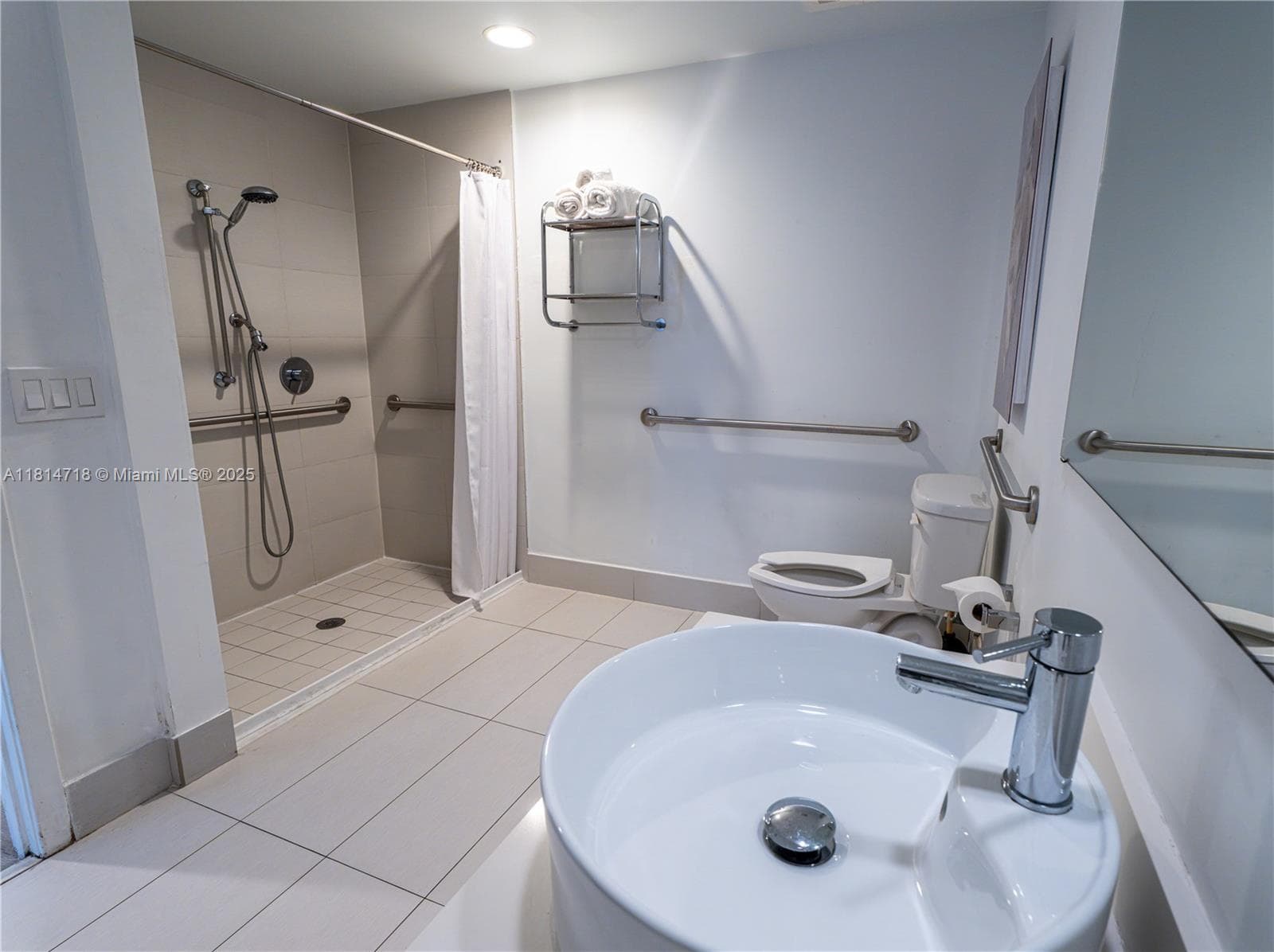 2602 Hallandale Beach Blvd R2004 photo 10