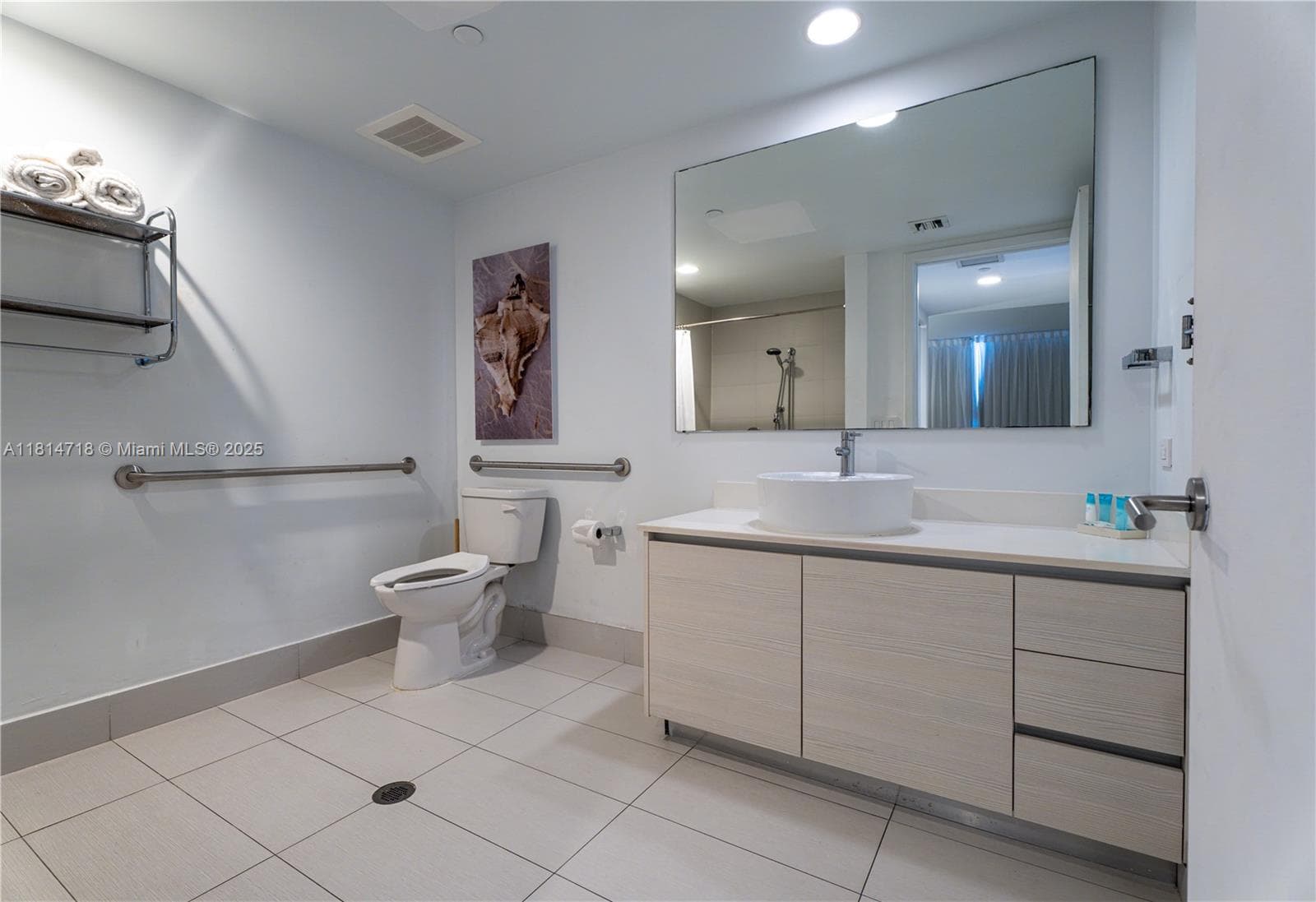 2602 Hallandale Beach Blvd R2004 photo 8