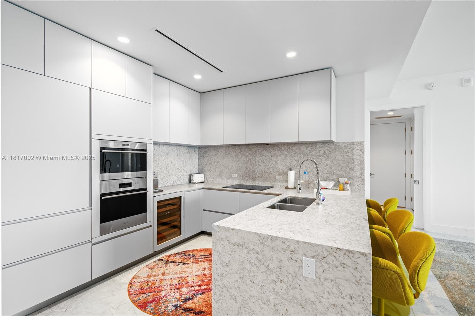 5775 Collins Ave 5