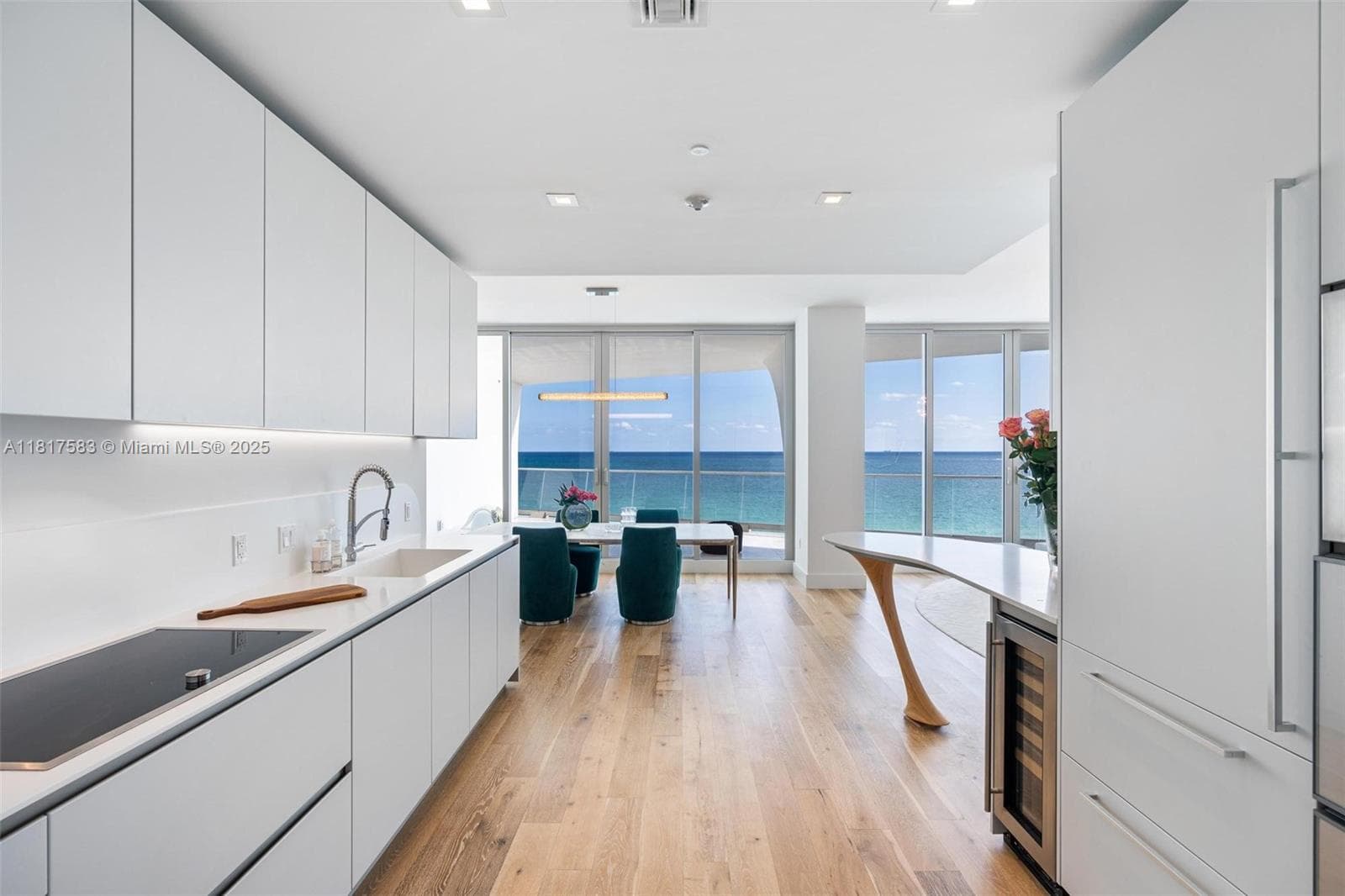 16901 Collins Ave 4