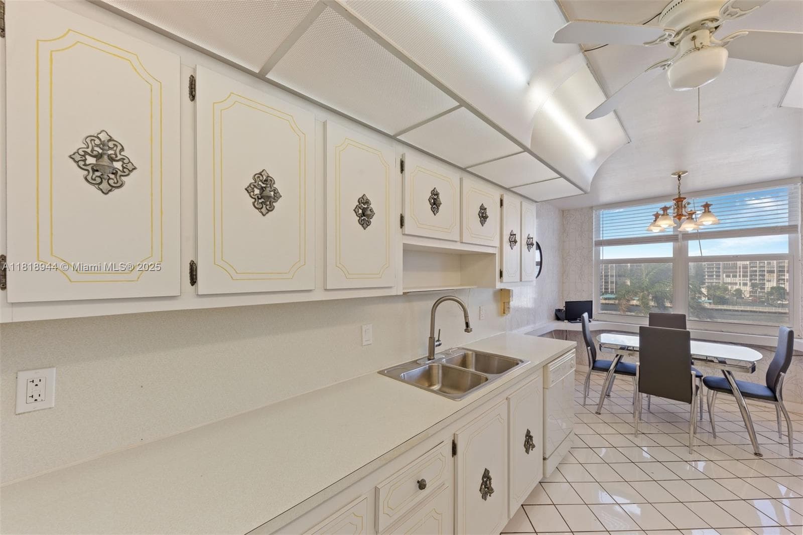 2751 Ocean Dr 501N photo 12