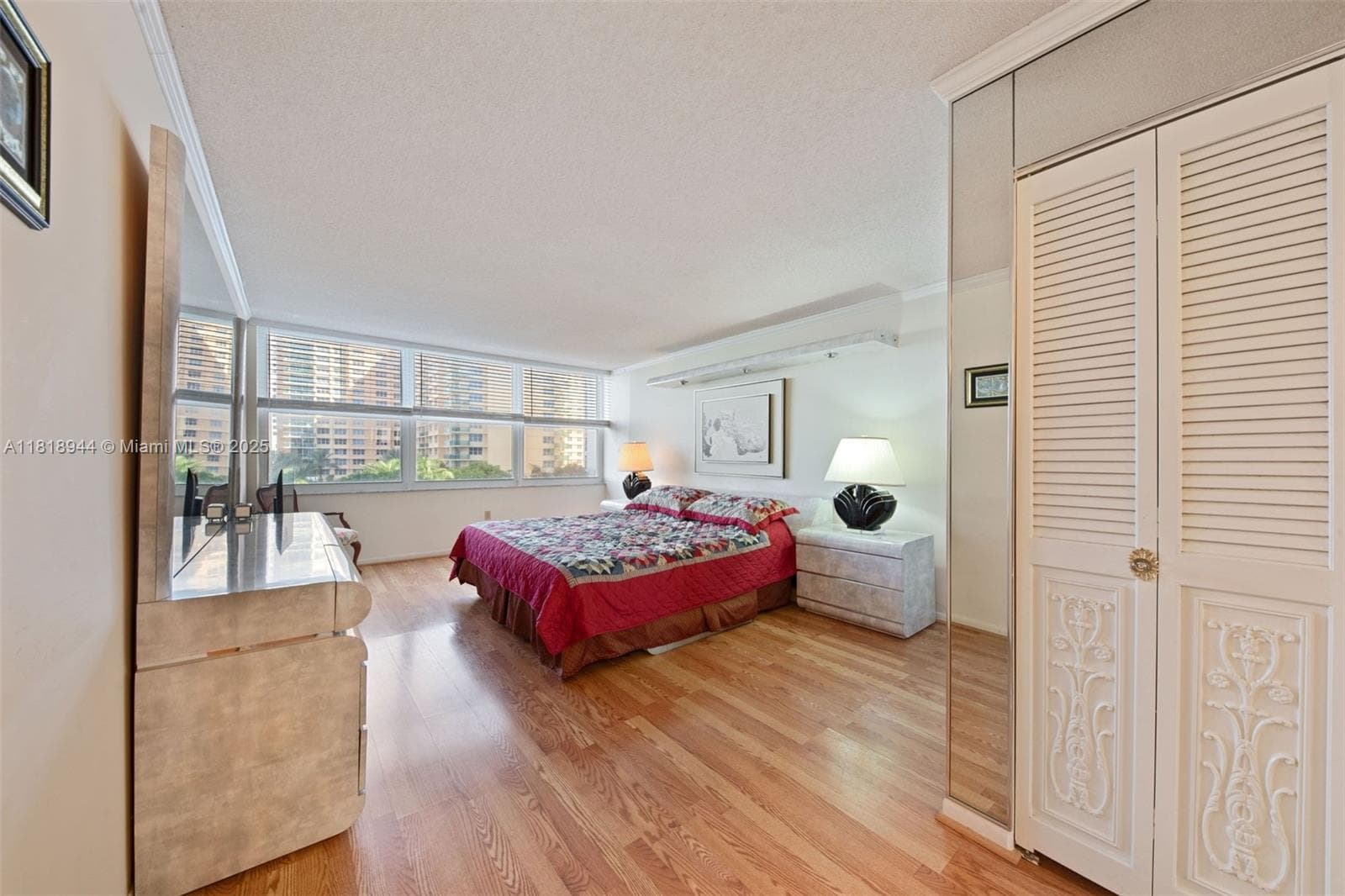 2751 Ocean Dr 501N photo 22