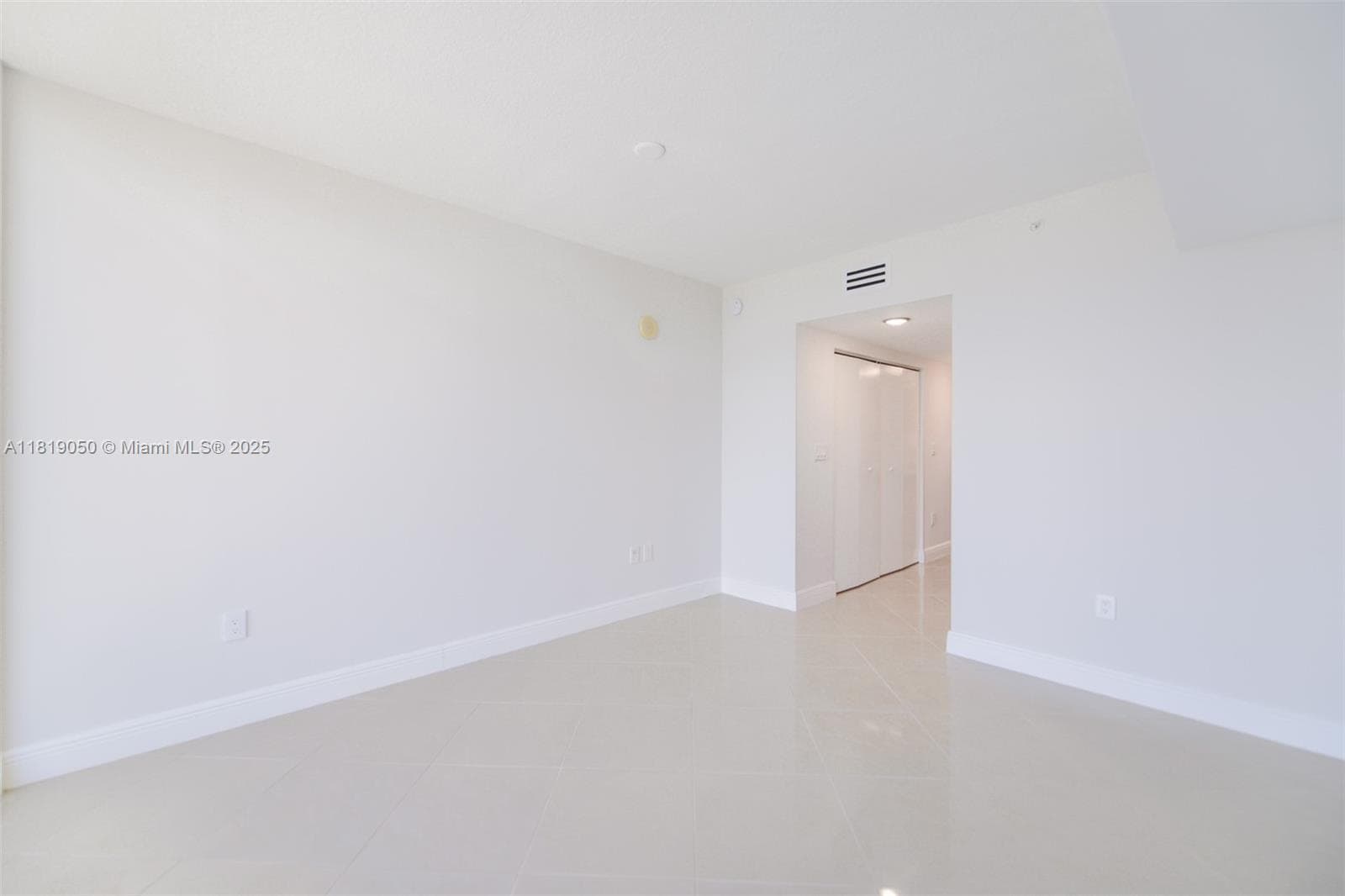 16699 Collins Ave 2107 photo 23