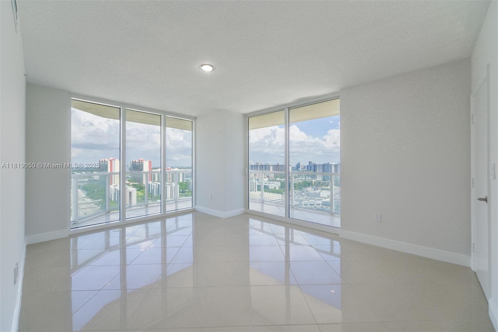 16699 Collins Ave 2107 photo 12