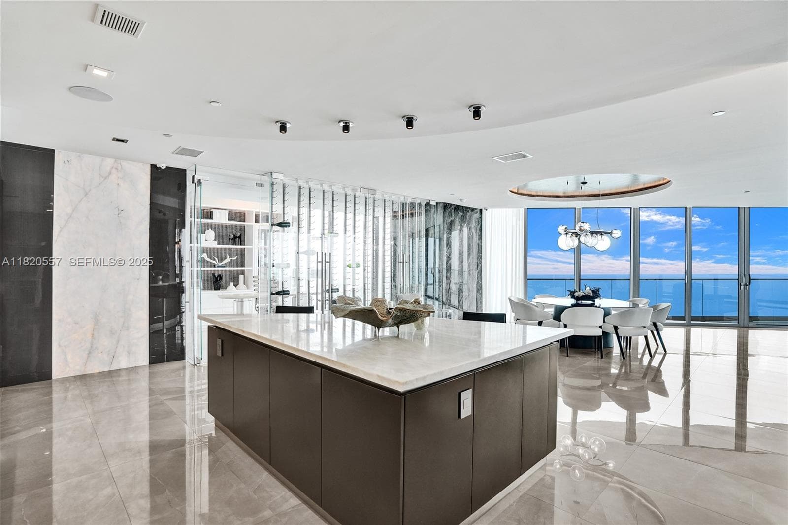 18975 Collins Ave 4