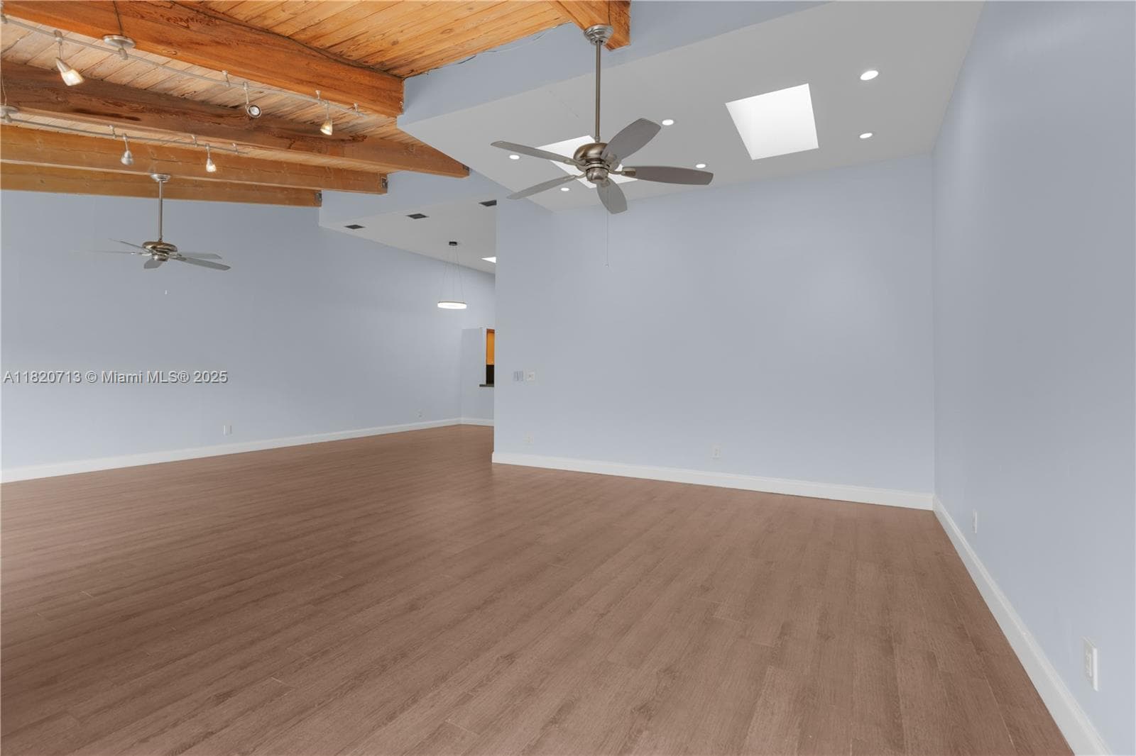 2627 PARKVIEW DR 2627 photo 17