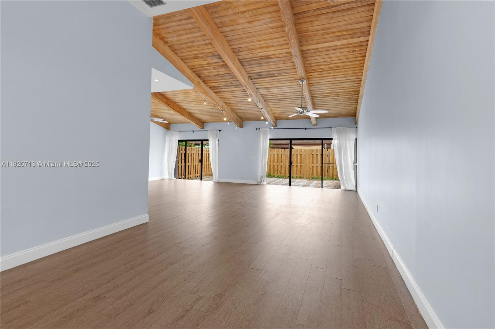 2627 PARKVIEW DR 2627 photo 16