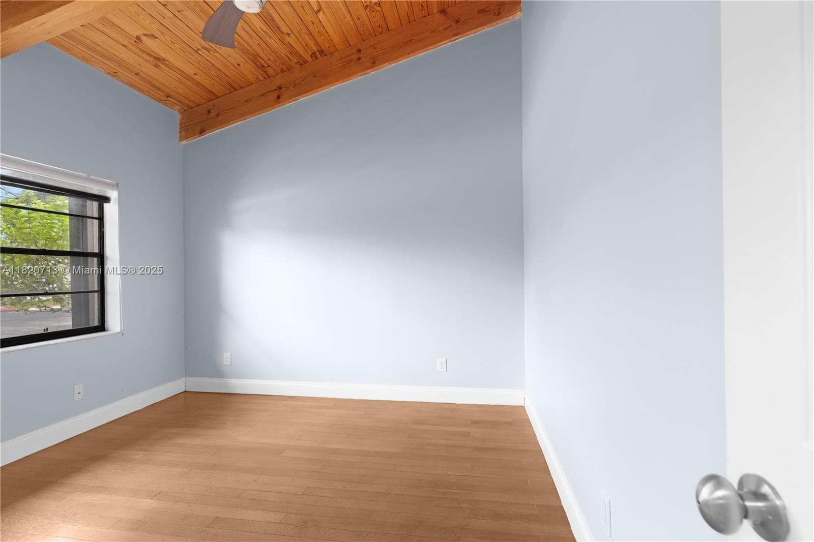 2627 PARKVIEW DR 2627 photo 24