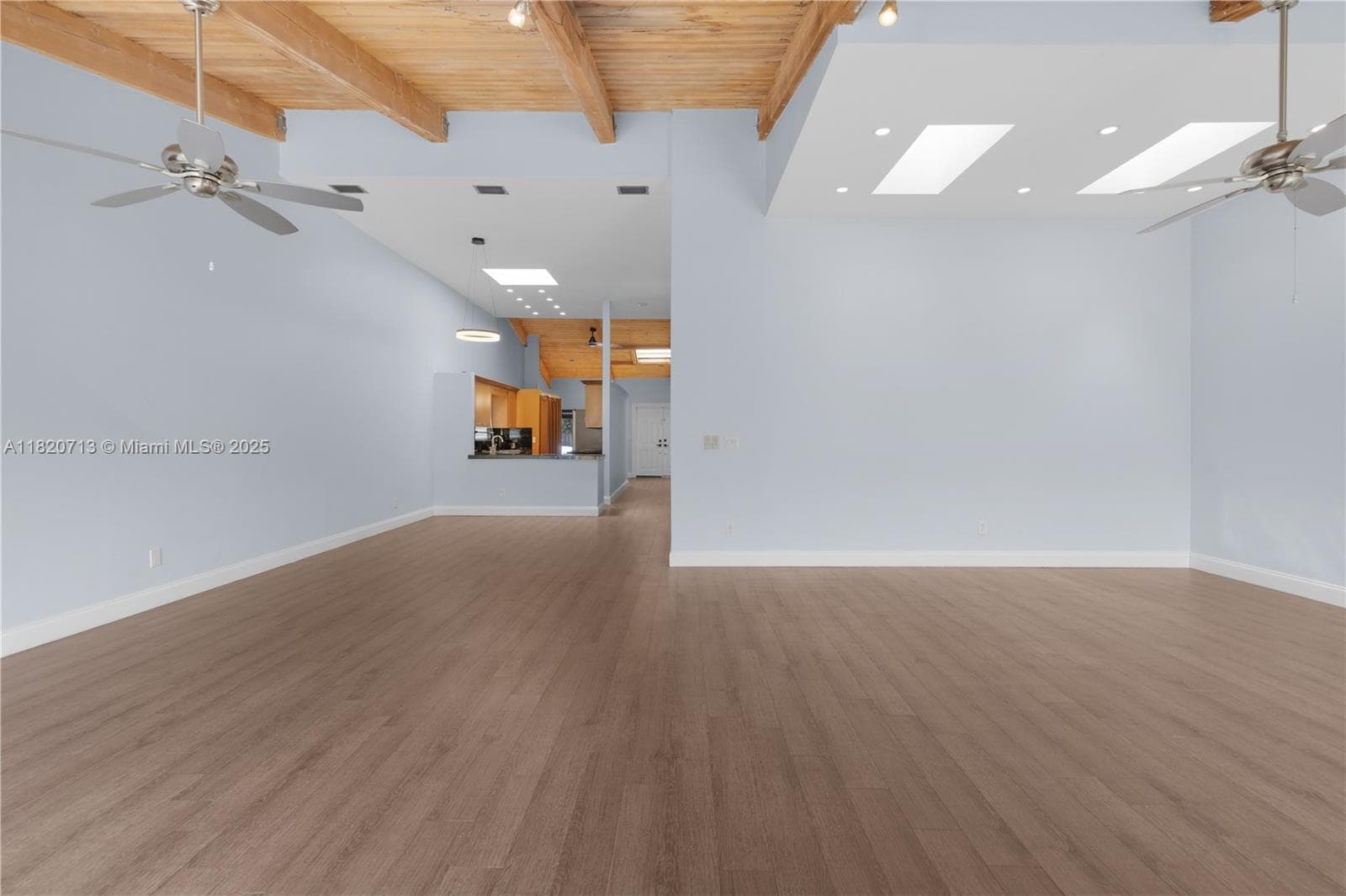 2627 PARKVIEW DR 2627 photo 15