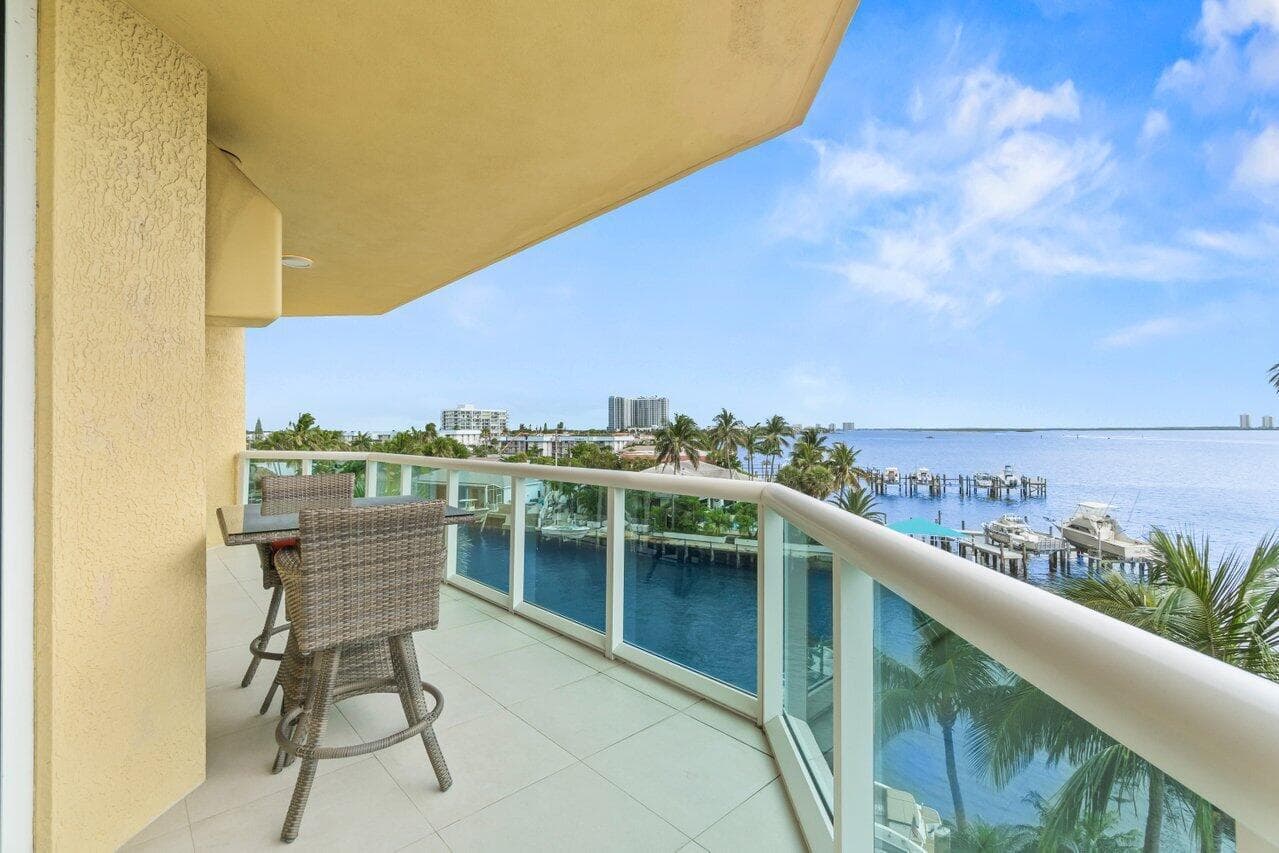 2650 Lake Shore Drive #406 4